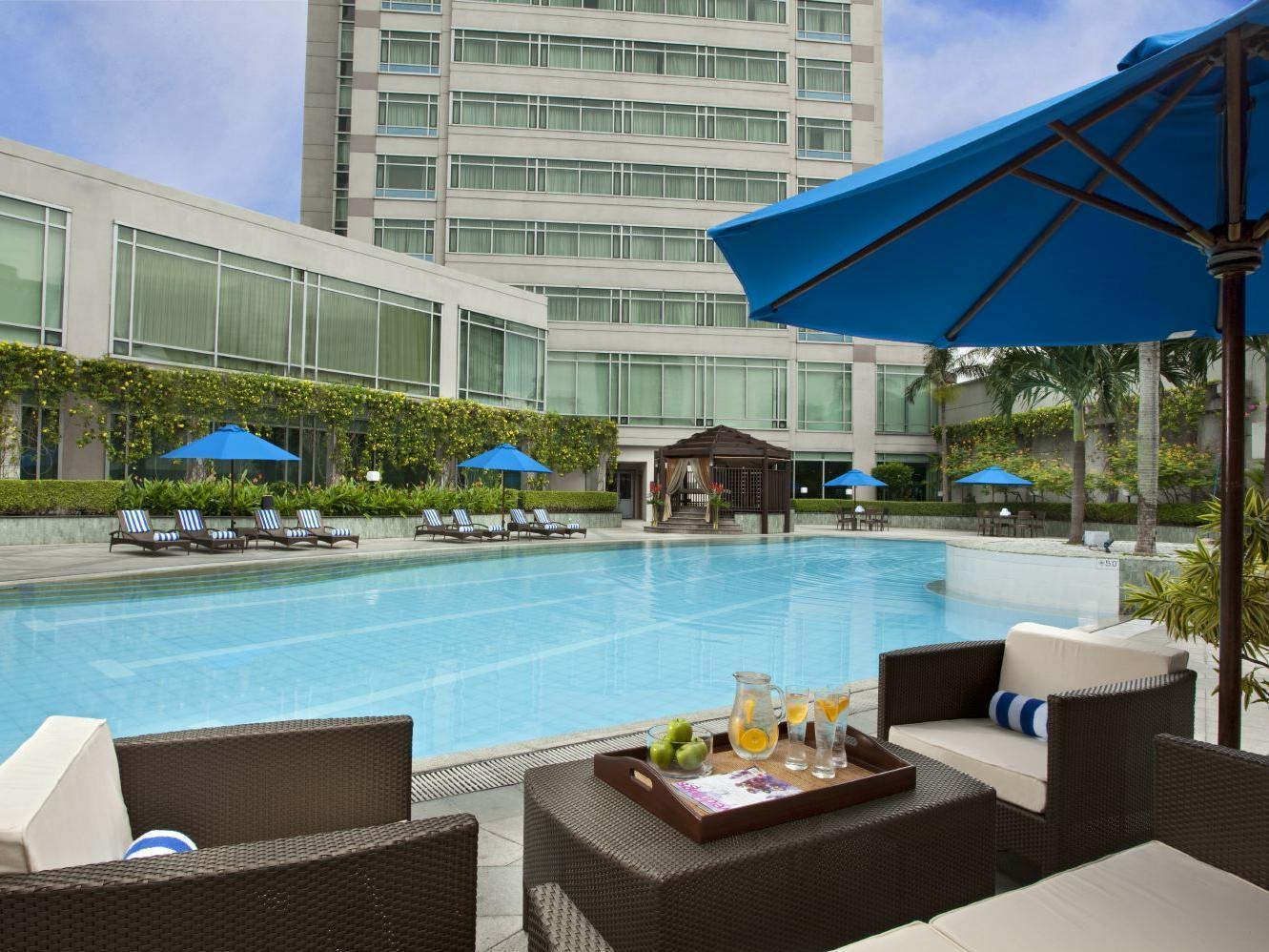 Отель Ascott Makati Макати Экстерьер фото