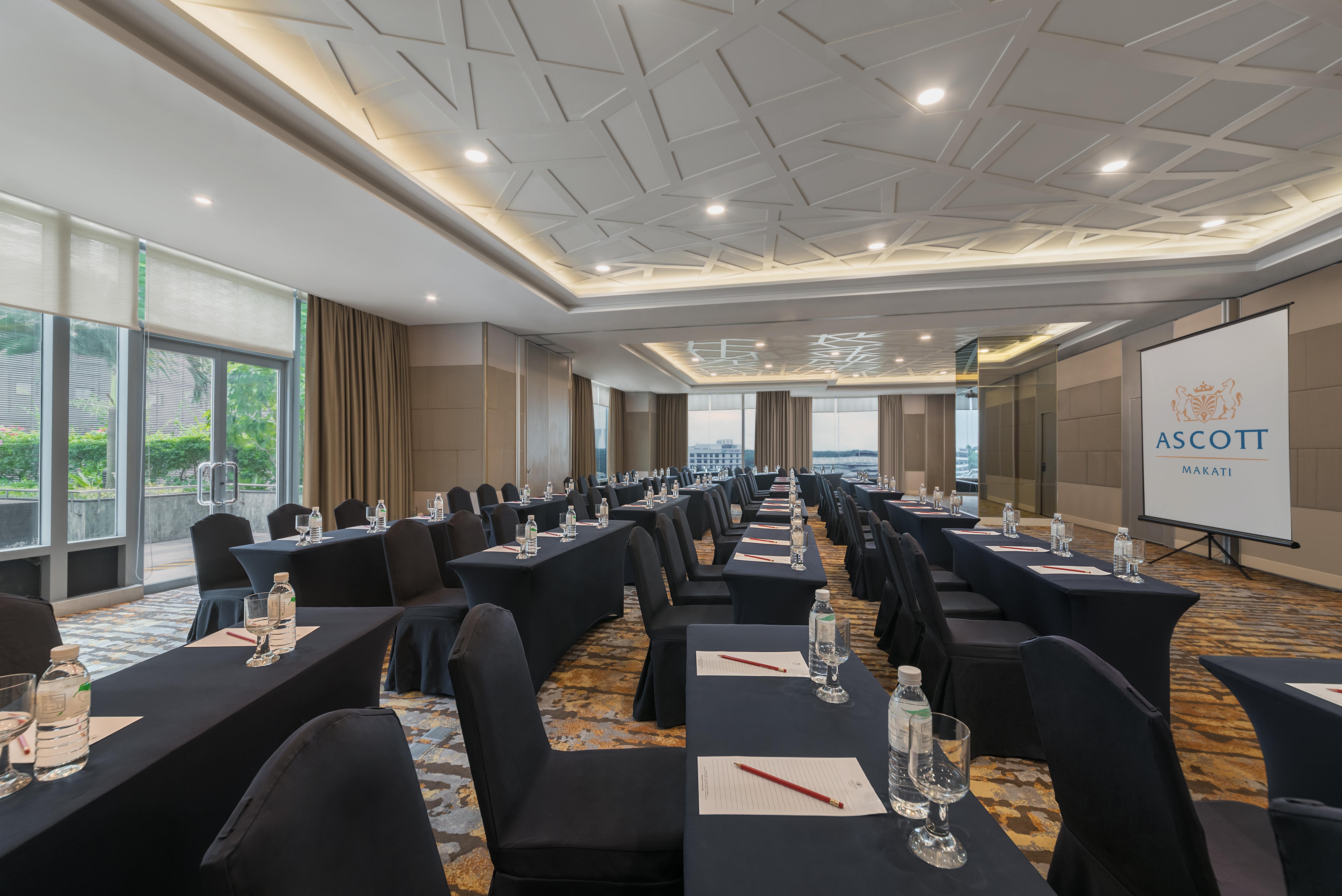 Отель Ascott Makati Макати Экстерьер фото