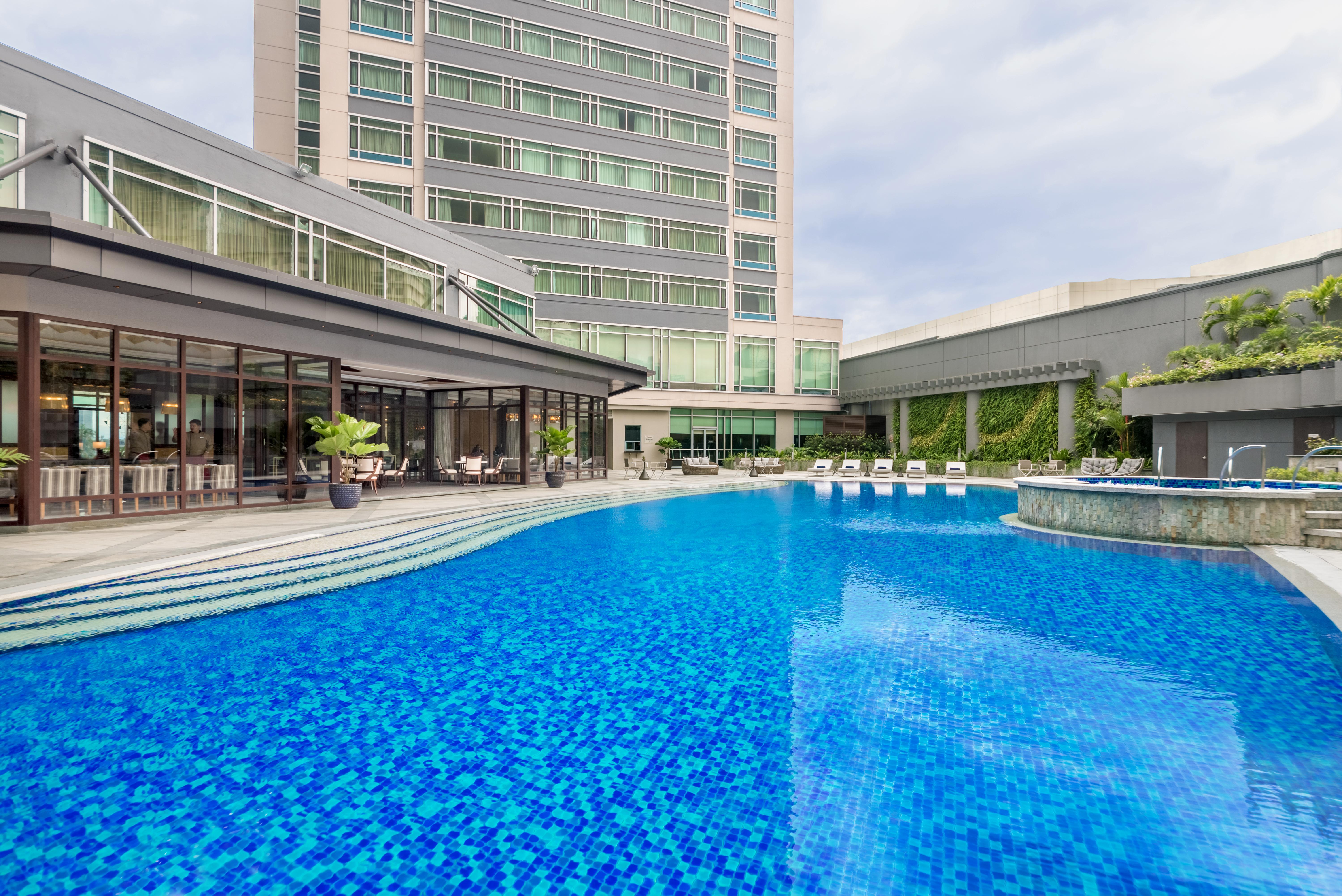 Отель Ascott Makati Макати Экстерьер фото