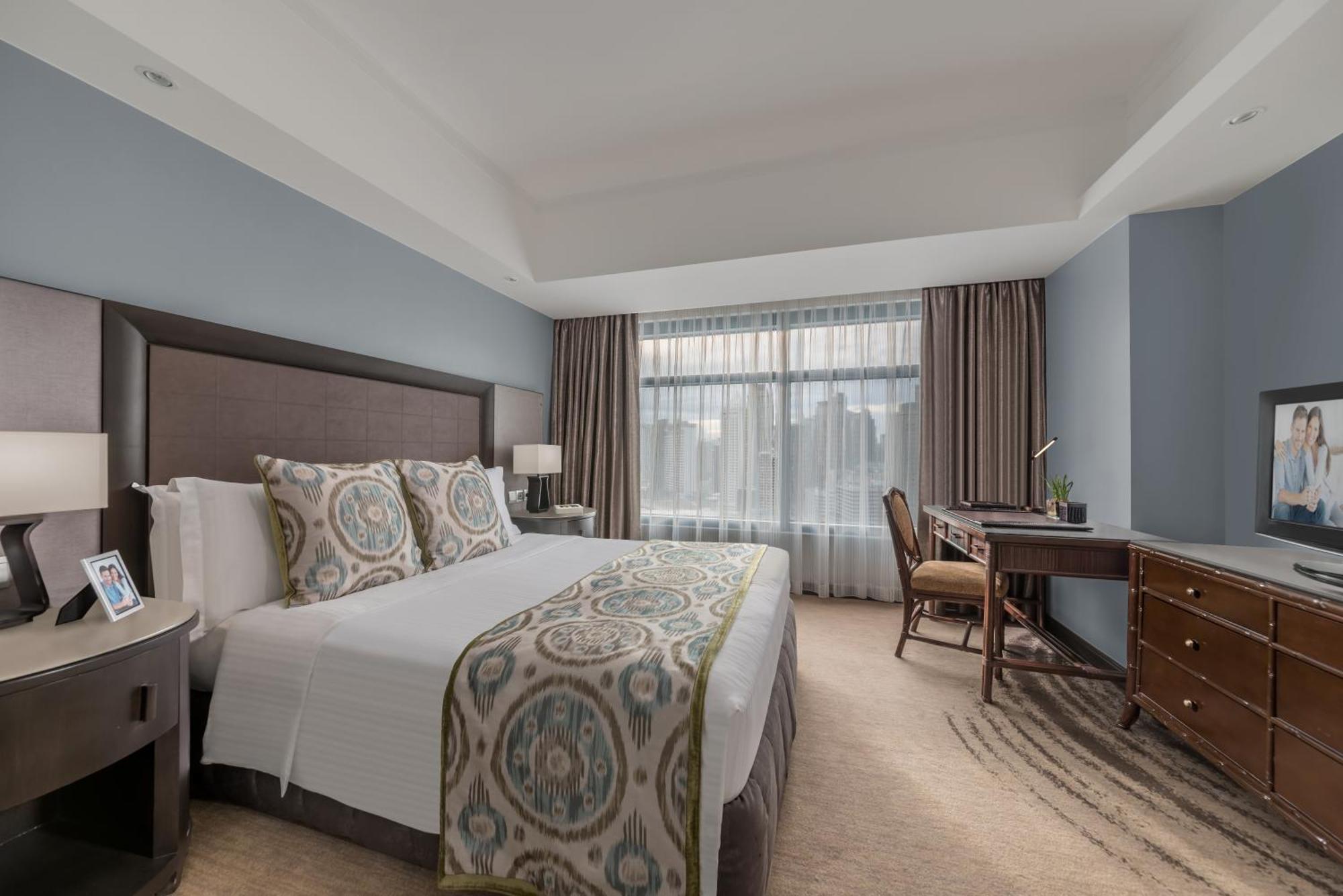 Отель Ascott Makati Макати Экстерьер фото
